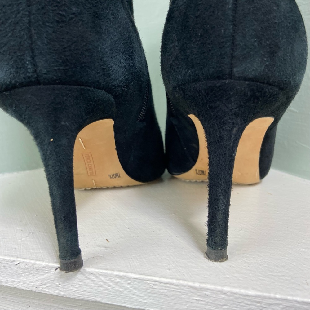 3/$9 Vince Camuto Allost Black Suede Leather Ankle Mid-Heel Booties Boots Pointy - Picture 5 of 16